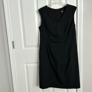 Mossimo LBD size 14 full zip fully lined back vent v neckline